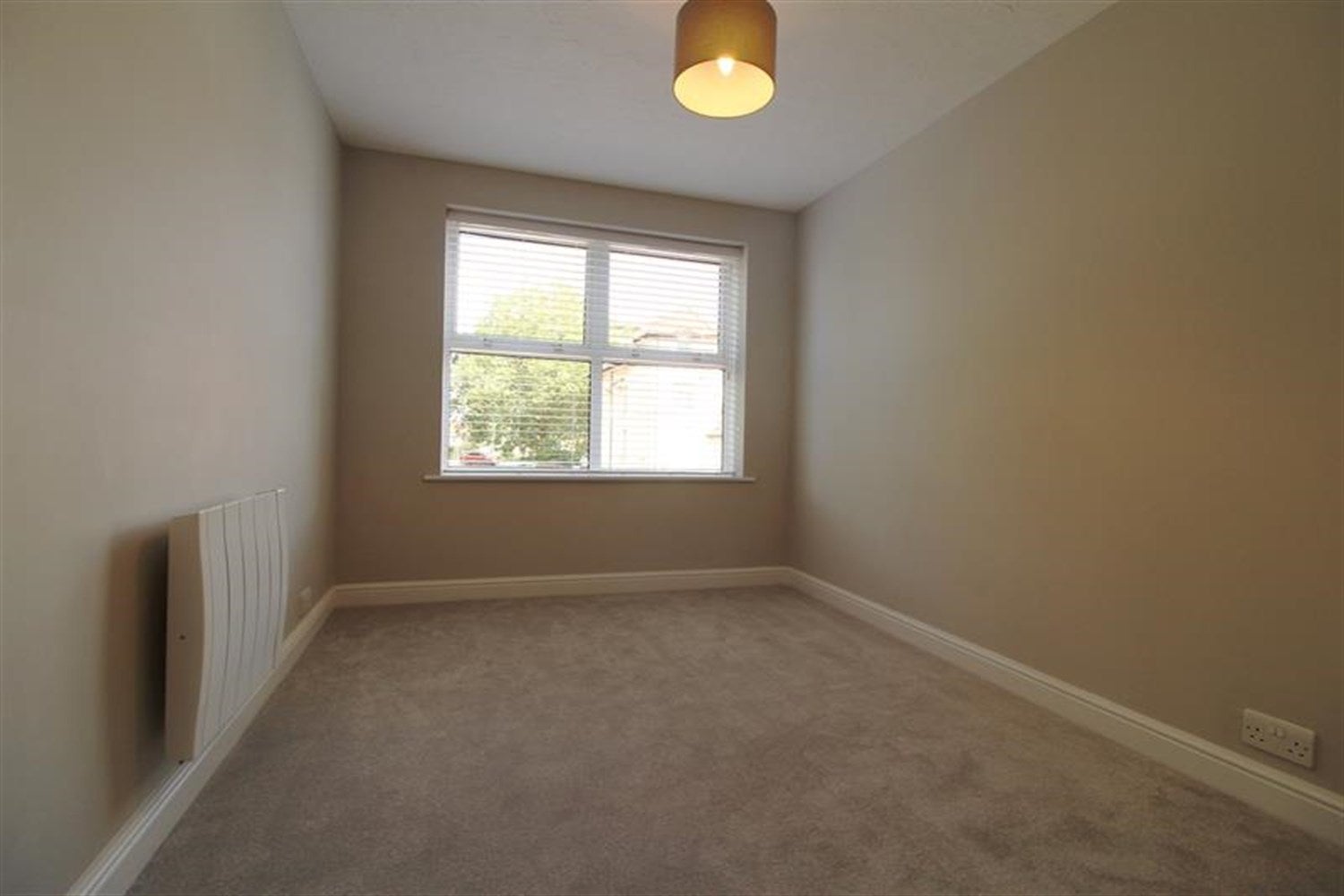 Flat Muirfield Close in Reading