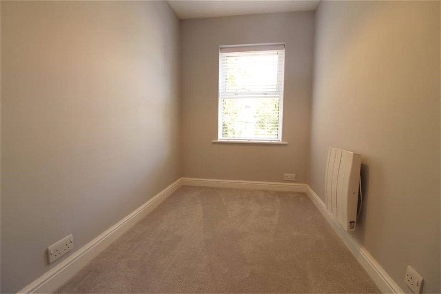 Flat Muirfield Close in Reading