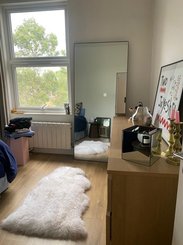 Room Powell Road in Greater London