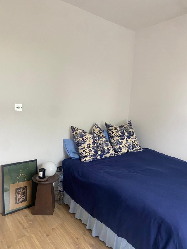 Room Powell Road in Greater London