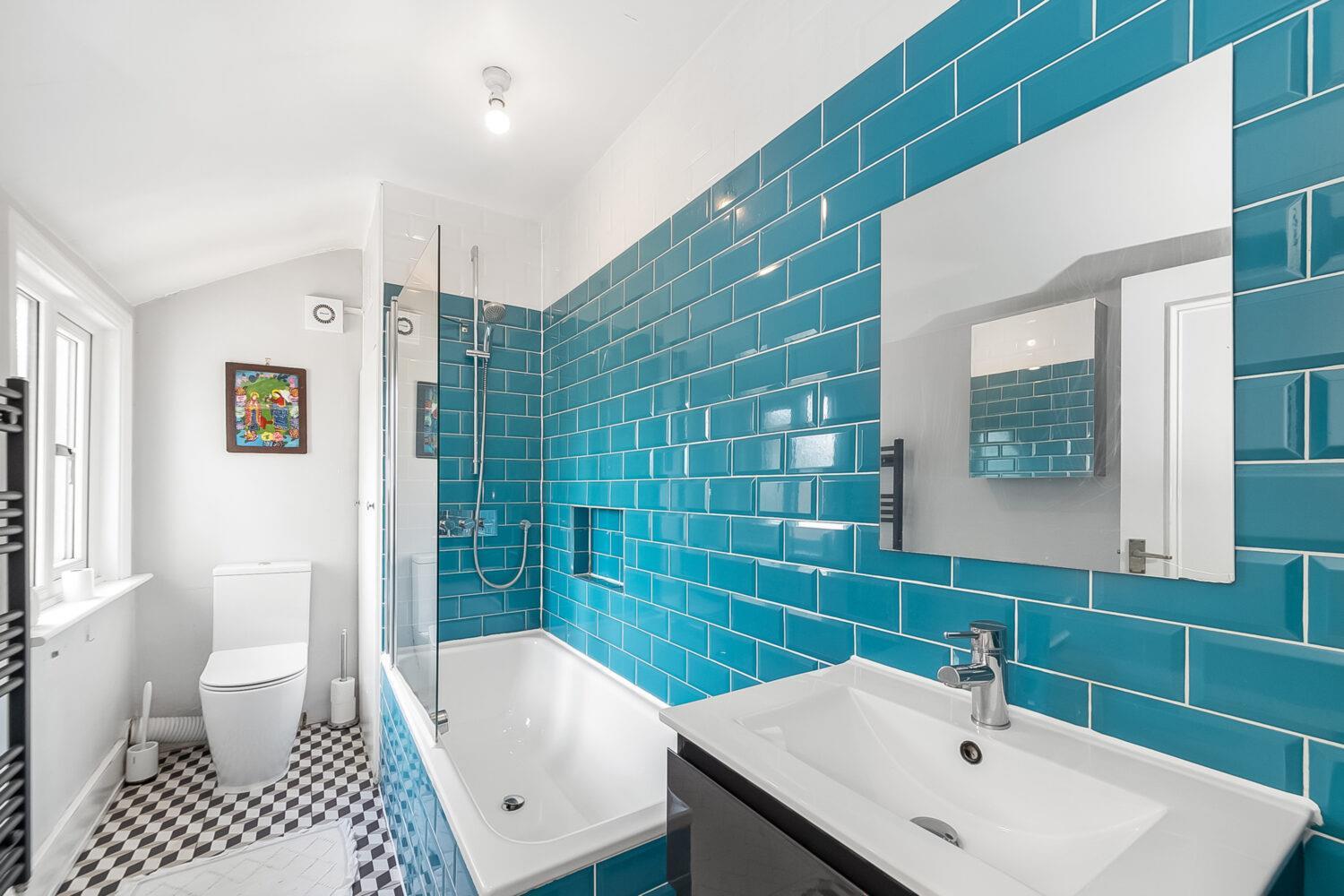 Flat Elmwood Road in Greater London