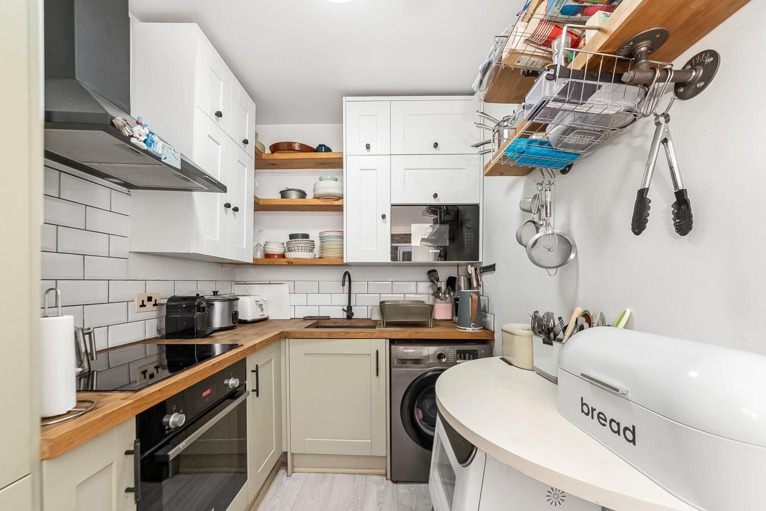Flat Elmwood Road in Greater London