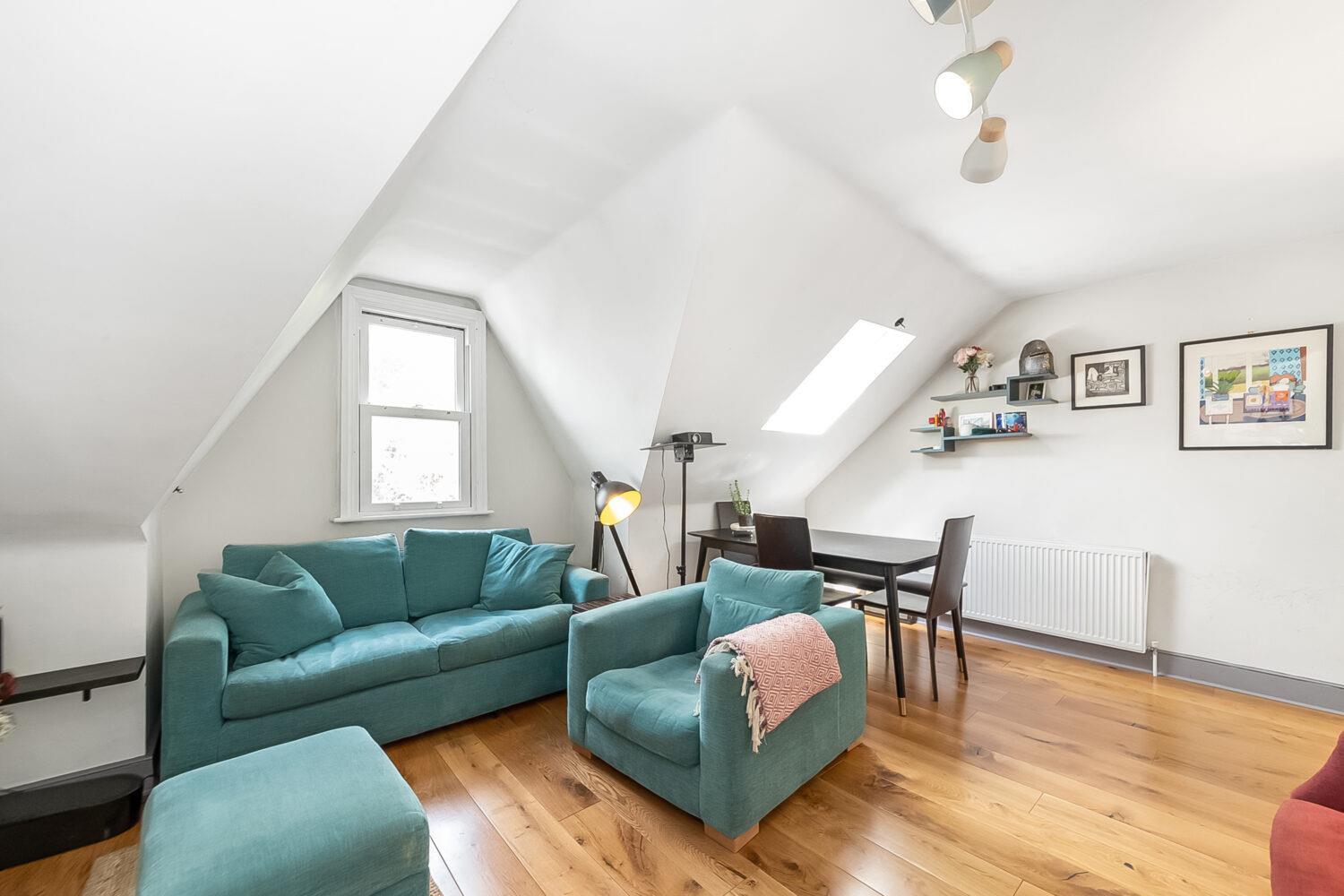 Flat Elmwood Road in Greater London