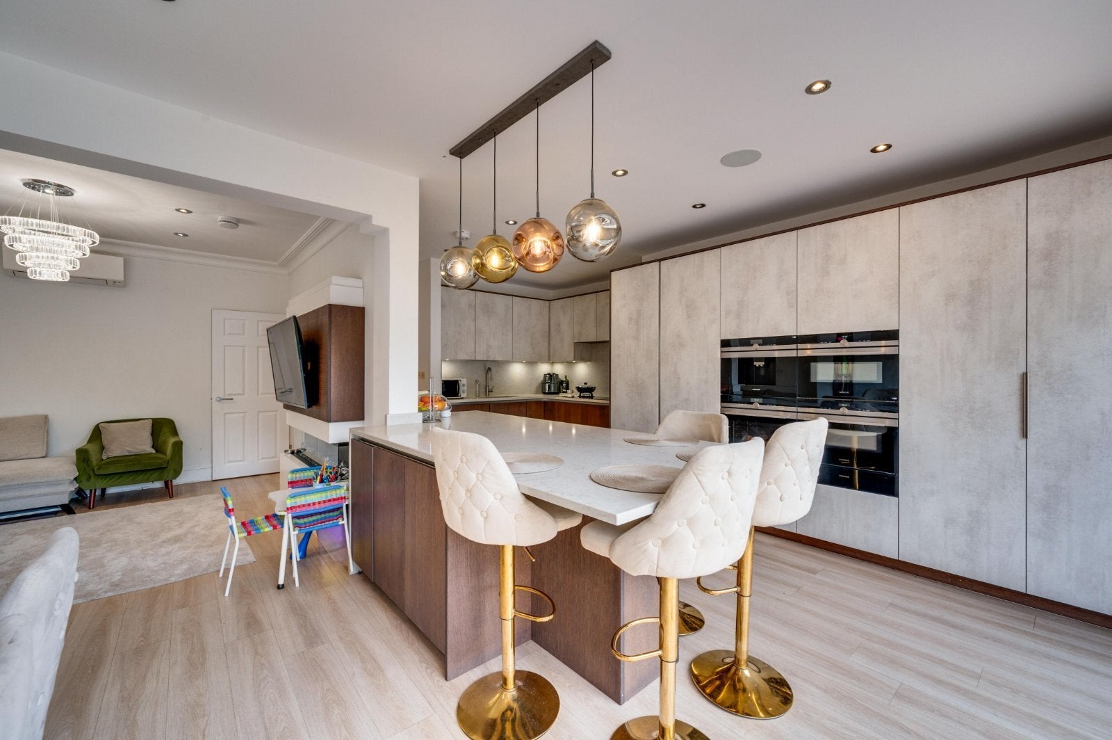 House The Vale in Greater London