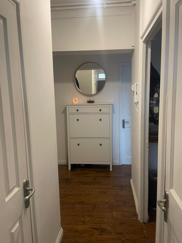 Room Warburton Street in Greater London