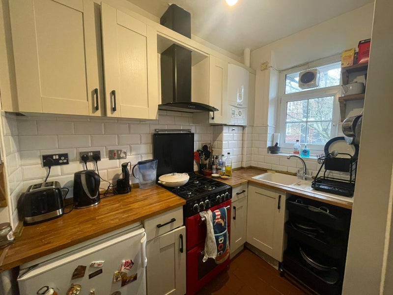 Room Warburton Street in Greater London