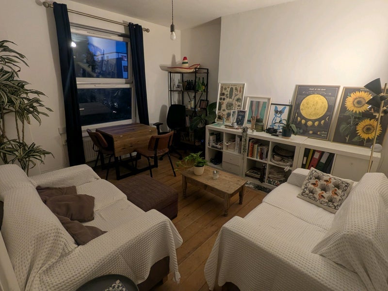 Room Warburton Street in Greater London