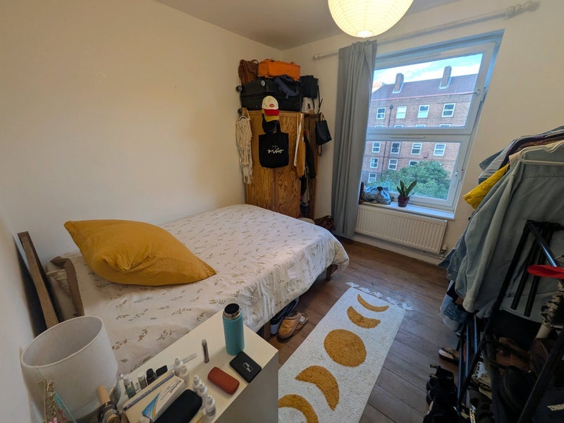 Room Warburton Street in Greater London
