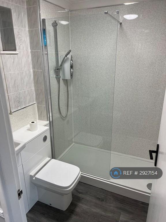 Flat Medway Road in Ferndown