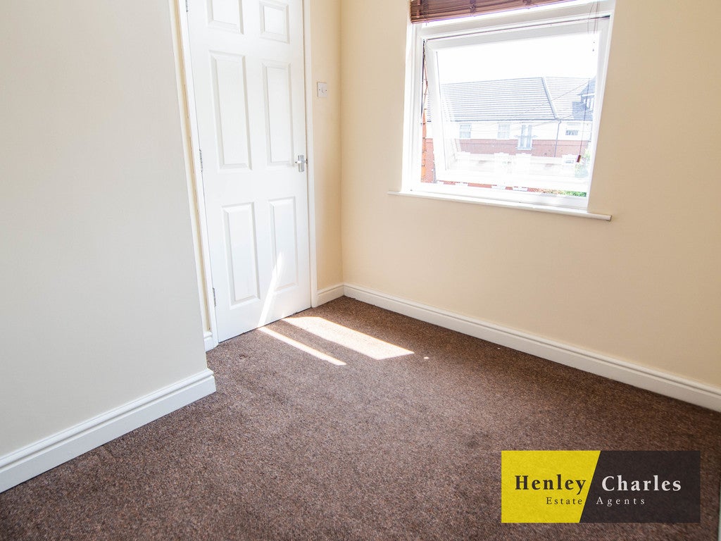 Flat Gravelly Hill North in Birmingham