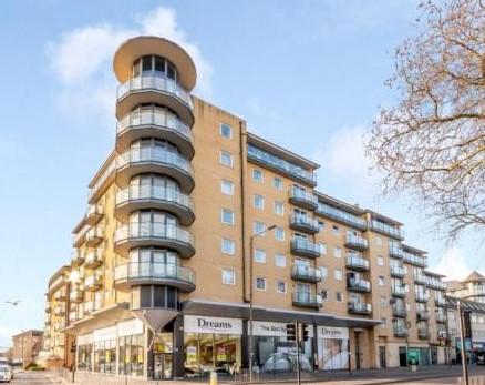 Flat High Street in Greater London