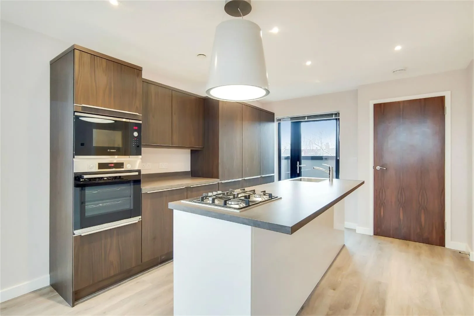 Flat Harrow Road in Greater London
