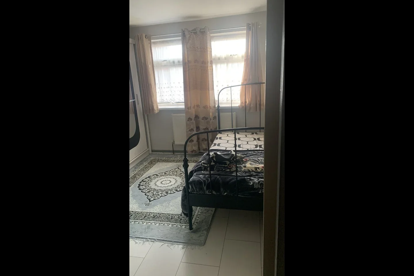 Room Richmond Street in Greater London