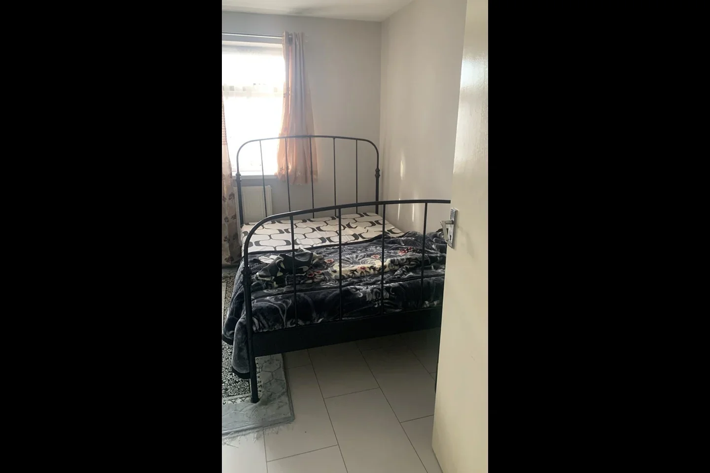 Room Richmond Street in Greater London