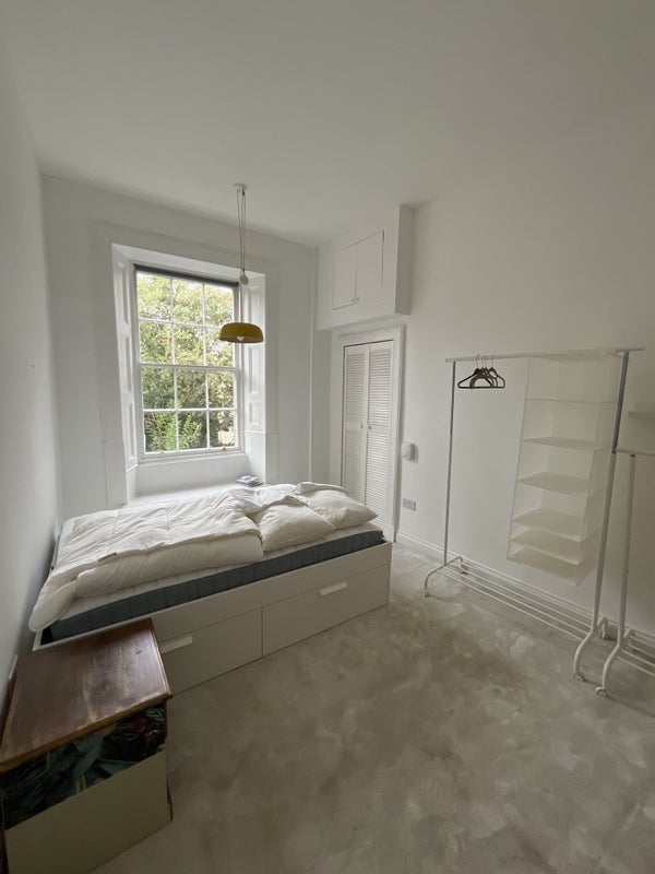 Room Woodlands Road in Glasgow