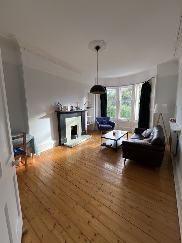Room Woodlands Road in Glasgow