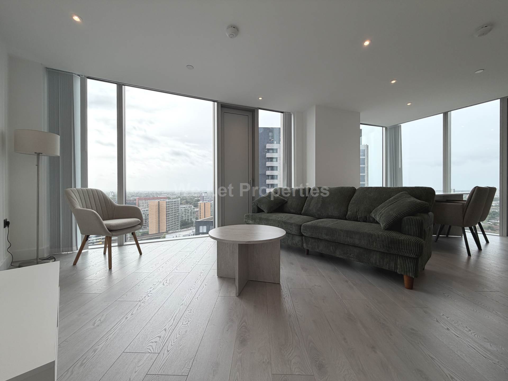 Flat Trinity Way in Salford