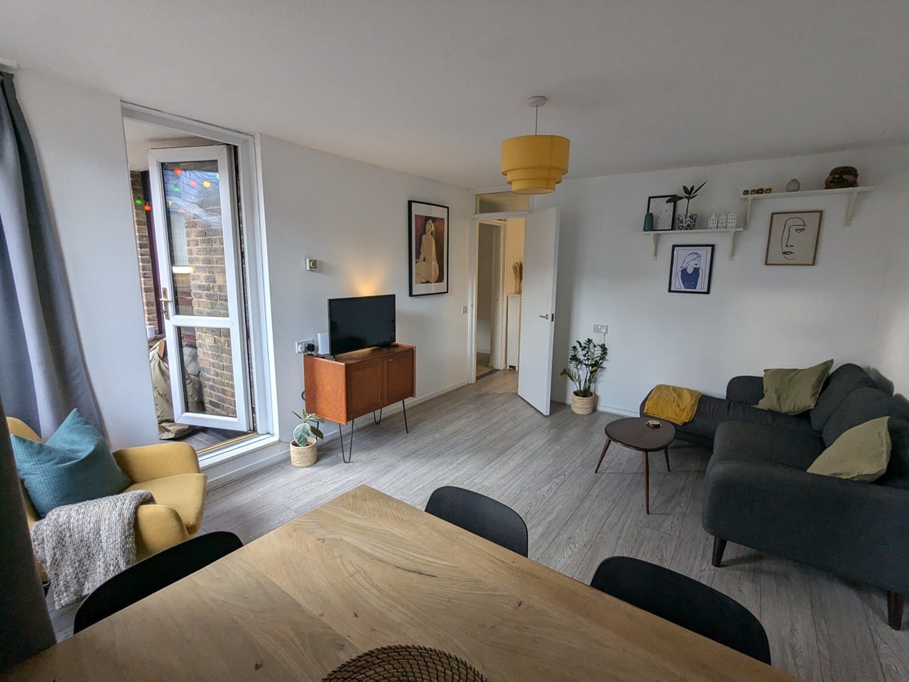 Flat Wivenhoe Close in Greater London