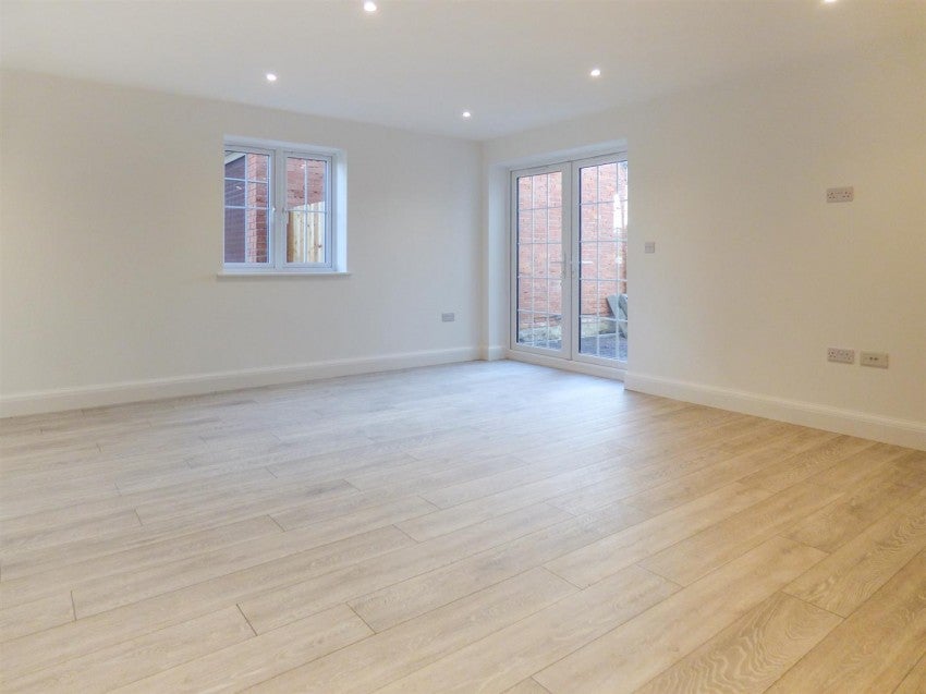 Flat Hullbridge Road in Chelmsford