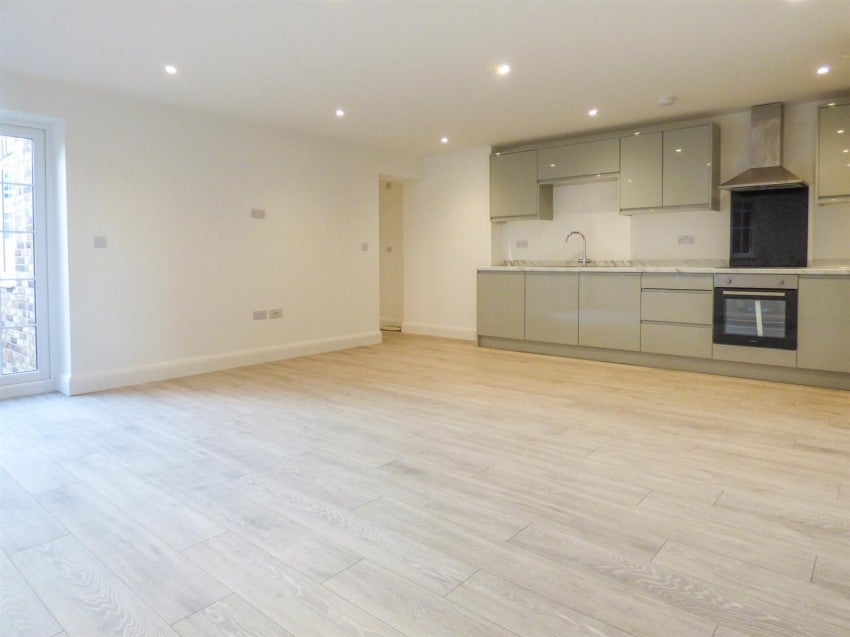 Flat Hullbridge Road in Chelmsford