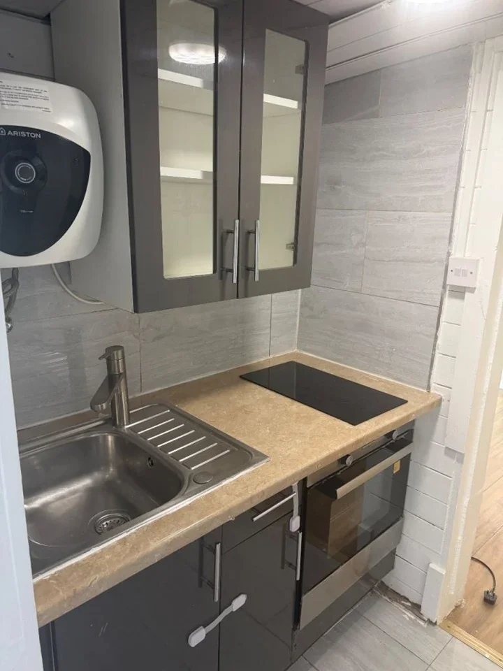 Flat Waterside Close in Greater London
