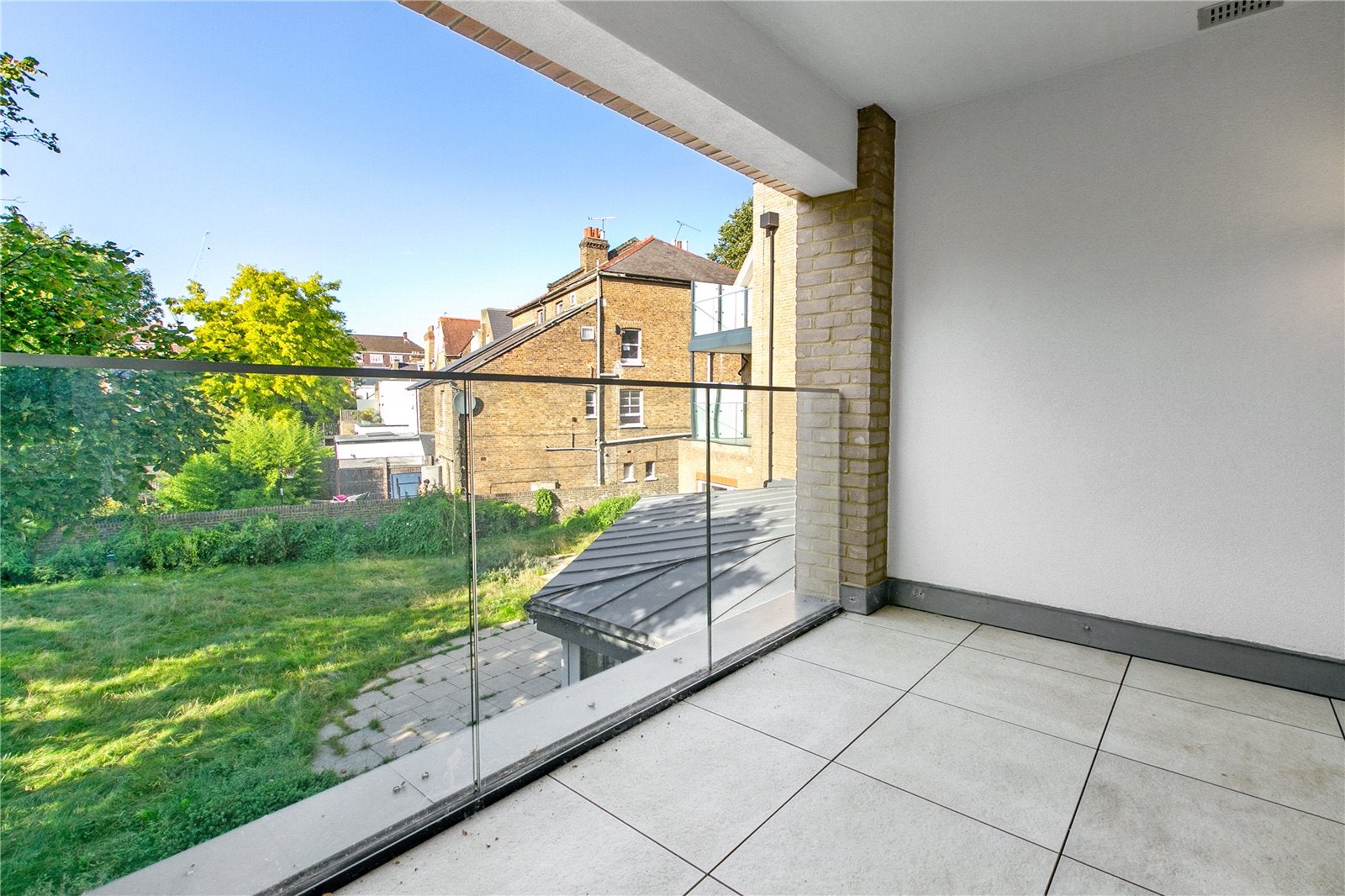 Flat Burlington Gardens in Greater London