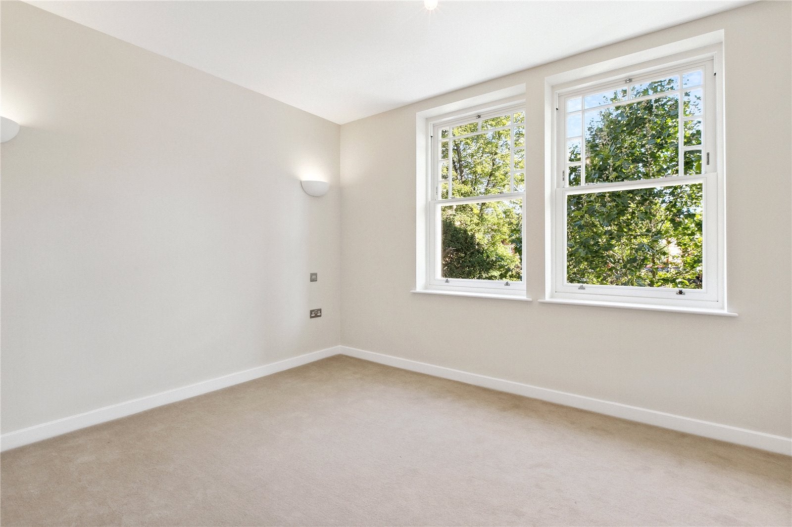 Flat Burlington Gardens in Greater London