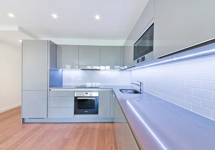 Flat Sayer Street in Greater London