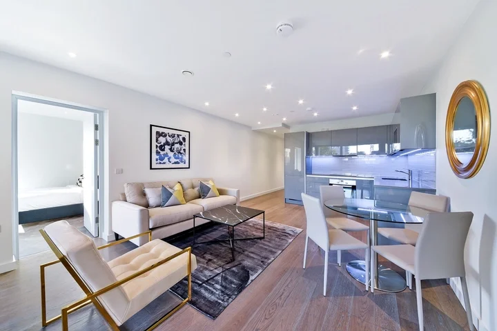 Flat Sayer Street in Greater London