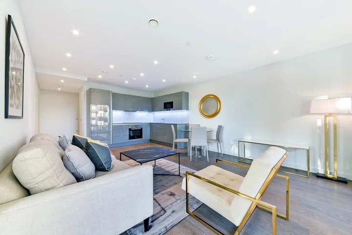 Flat Sayer Street in Greater London