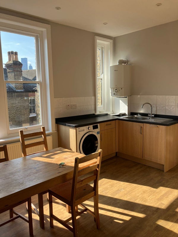 Room Brixton Road in Greater London