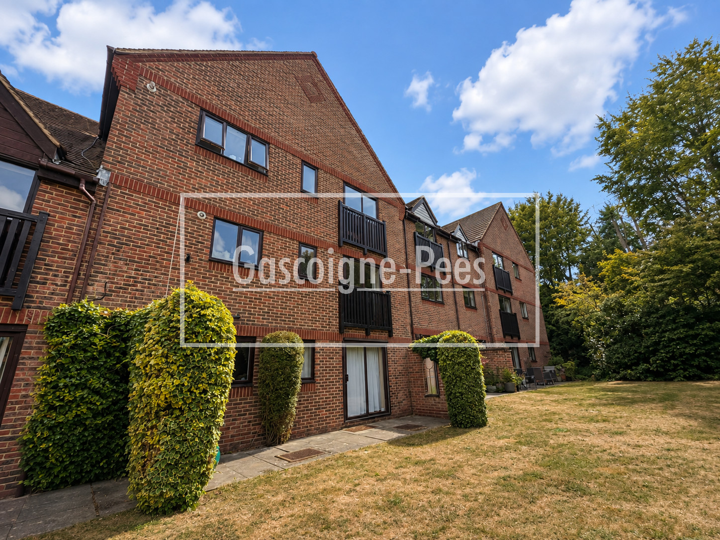 Flat Tormead Road in Guildford