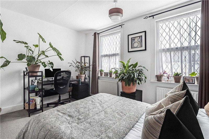 Room Sandown Road in Greater London