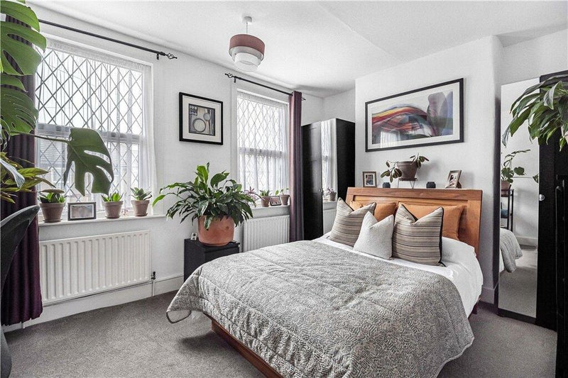 Room Sandown Road in Greater London
