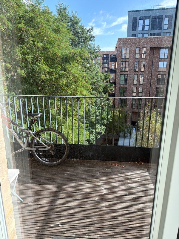 Room Bollo Lane in Greater London