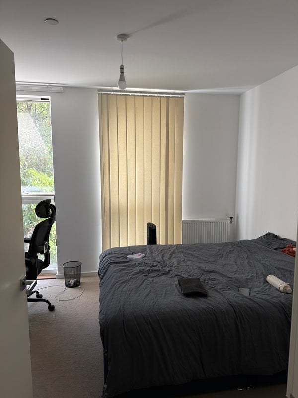 Room Bollo Lane in Greater London