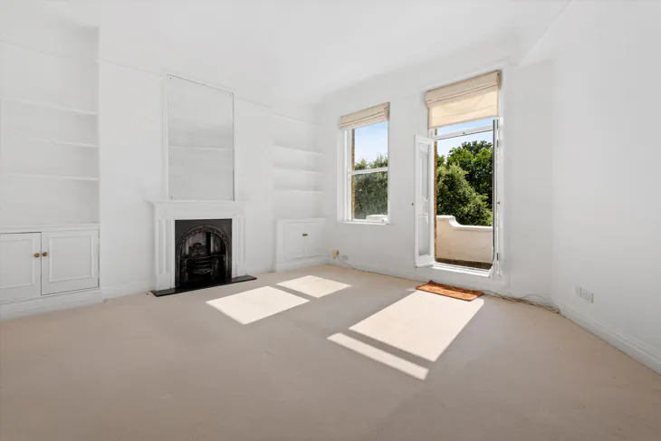 Flat Airlie Gardens in Greater London