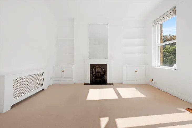 Flat Airlie Gardens in Greater London