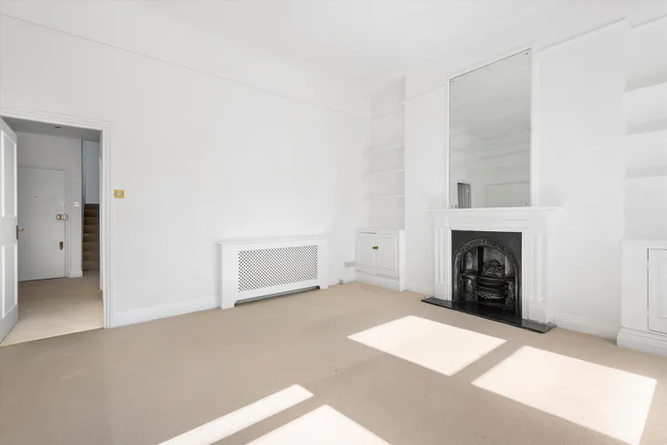 Flat Airlie Gardens in Greater London