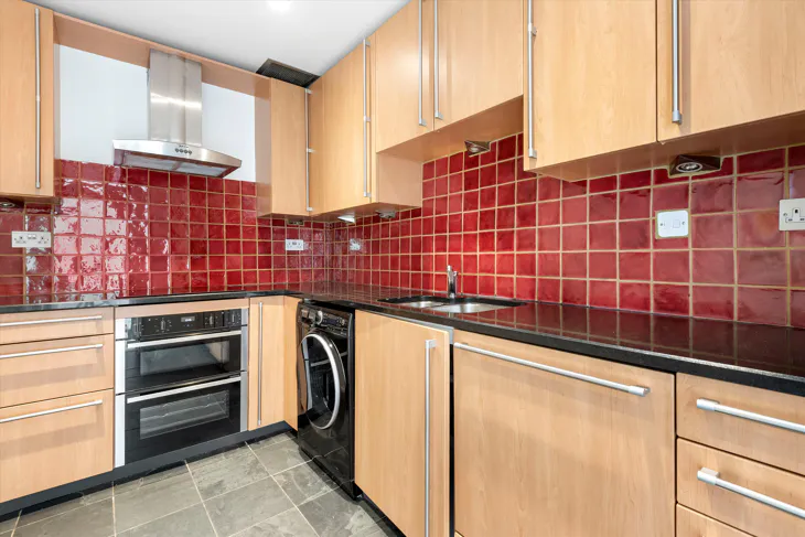 Flat Airlie Gardens in Greater London