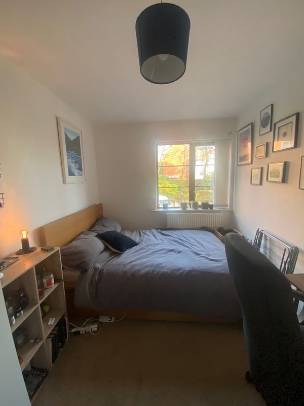 Room Woodside Road in Manchester
