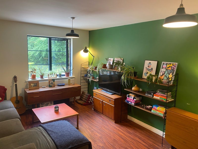 Room Woodside Road in Manchester