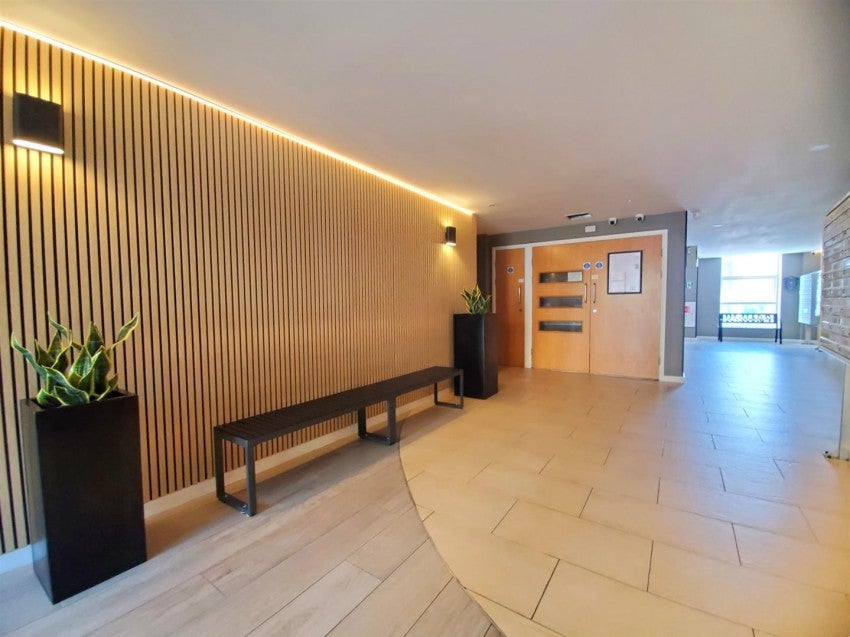 Flat Elmwood Lane in Leeds