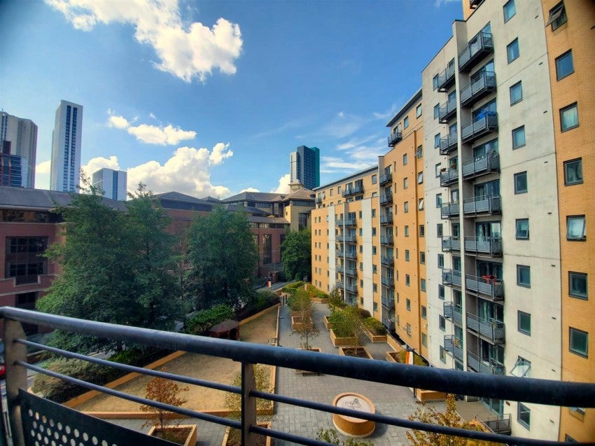 Flat Elmwood Lane in Leeds