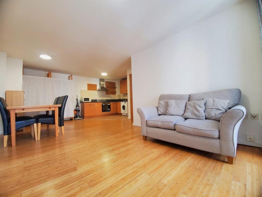 Flat Elmwood Lane in Leeds