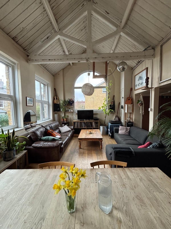 Room Clarence Road in Greater London