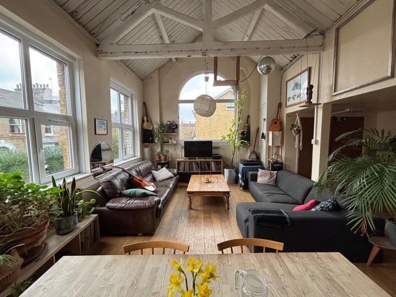 Room Clarence Road in Greater London
