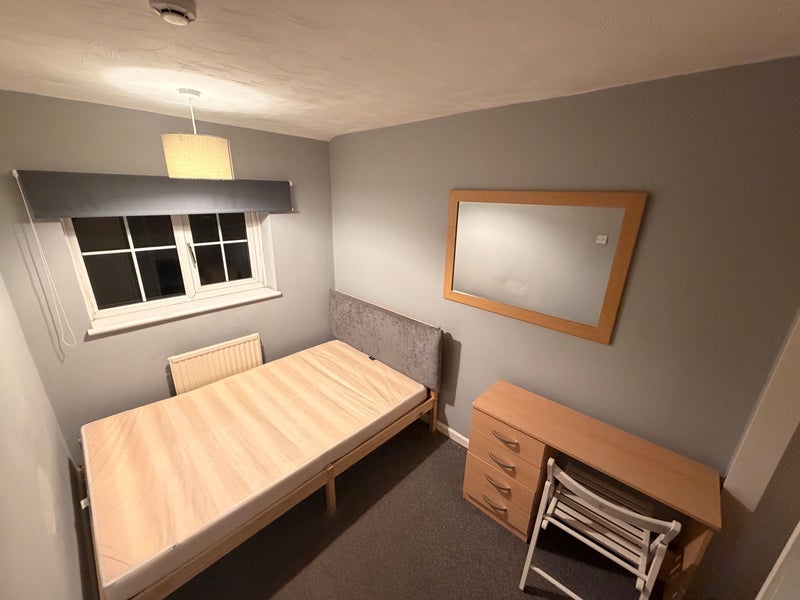 Room Rayside in Basildon