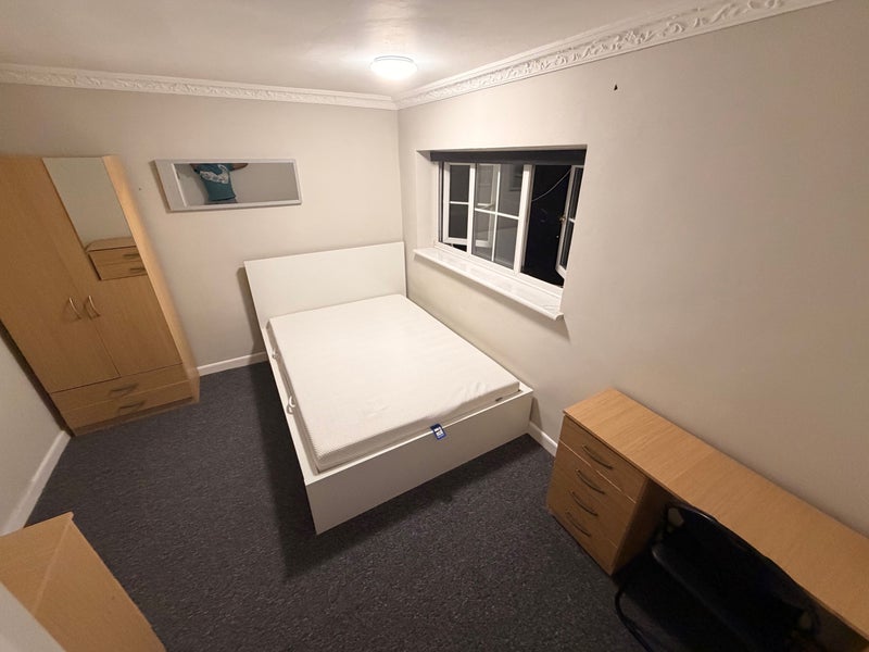 Room Rayside in Basildon
