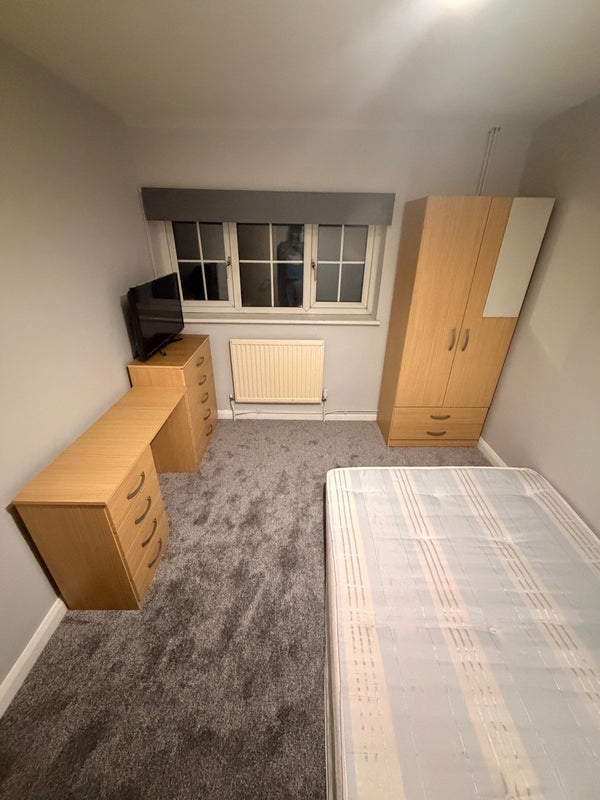 Room Rayside in Basildon
